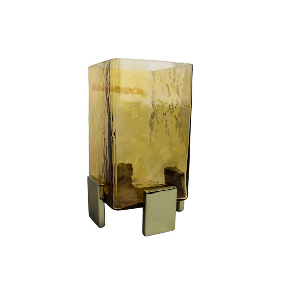 Imagem VASO DECORATIVO EM VIDRO COR AMBAR E BASE EM METAL DOURADO 24X15 CM