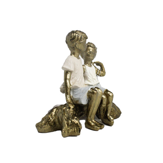 Imagem ESCULTURA DUAS CRIANÇAS ABRAÇADAS EM RESINA COLORIDA 12X14X4 CM