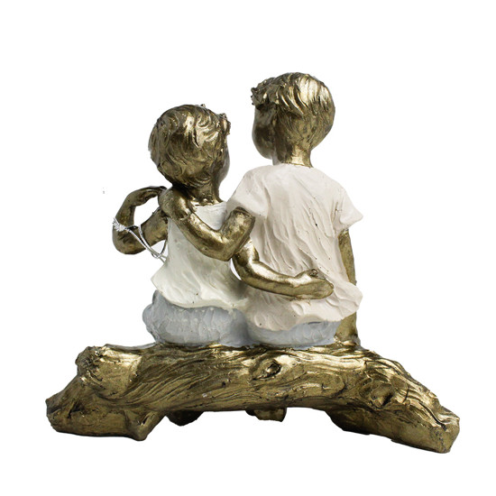 Imagem ESCULTURA DUAS CRIANÇAS ABRAÇADAS EM RESINA COLORIDA 12X14X4 CM
