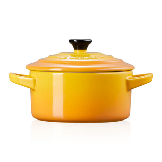 Imagem MINI COCOTTE EM CERÂMICA AMARELO NÉCTAR COM TAMPA 250ML  8X14X11 CM - LE CREUSET