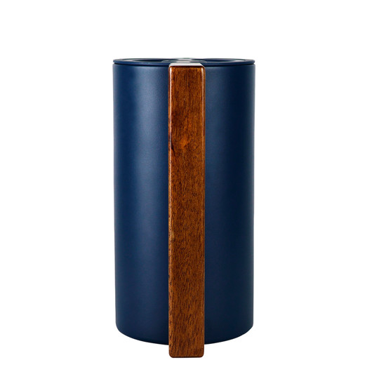 Imagem GARRAFA TÉRMICA AZUL ESCURO 1L EM AÇO INOX E ALÇA EM MADEIRA 21X17,5X11CM - TUUT