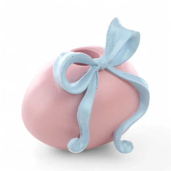 Imagem PORTA-VELAS OVO DA PÁSCOA ROSA COM LAÇO AZUL DECORATIVO DE RESINA 9X8X9CM - CROMUS